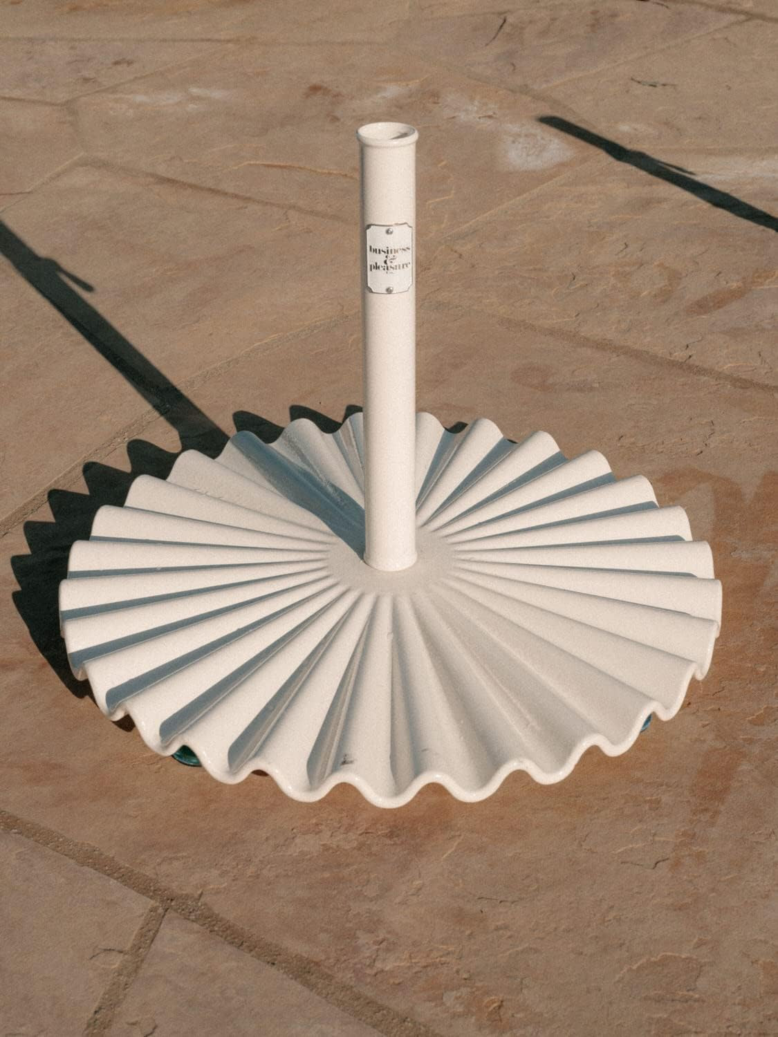 the Clamshell Base – Outdoor Patio Umbrella Base – Antique White, 55Lbs