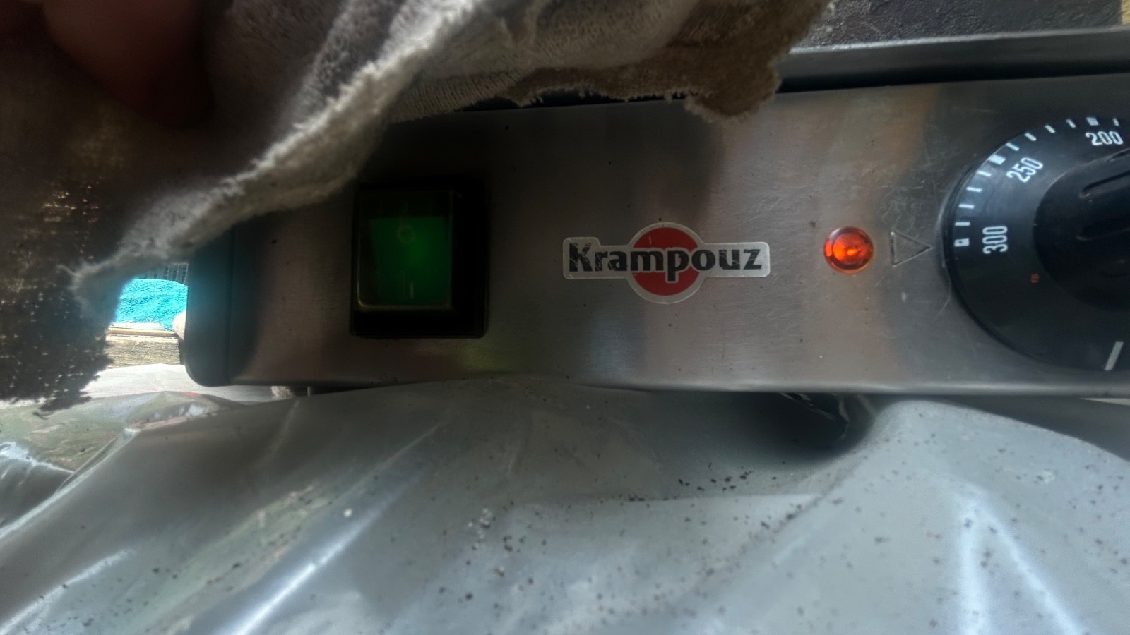 Professional Cast Iron Waffle Maker Krampouz WECIAC AO 1800W | Seasoned & Ready
