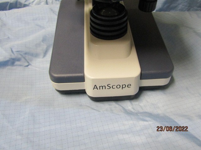 AMSCOPE WITH MOVING PLATFORM  AND WITH 4X 100X 40X 10X OBJECTIVES