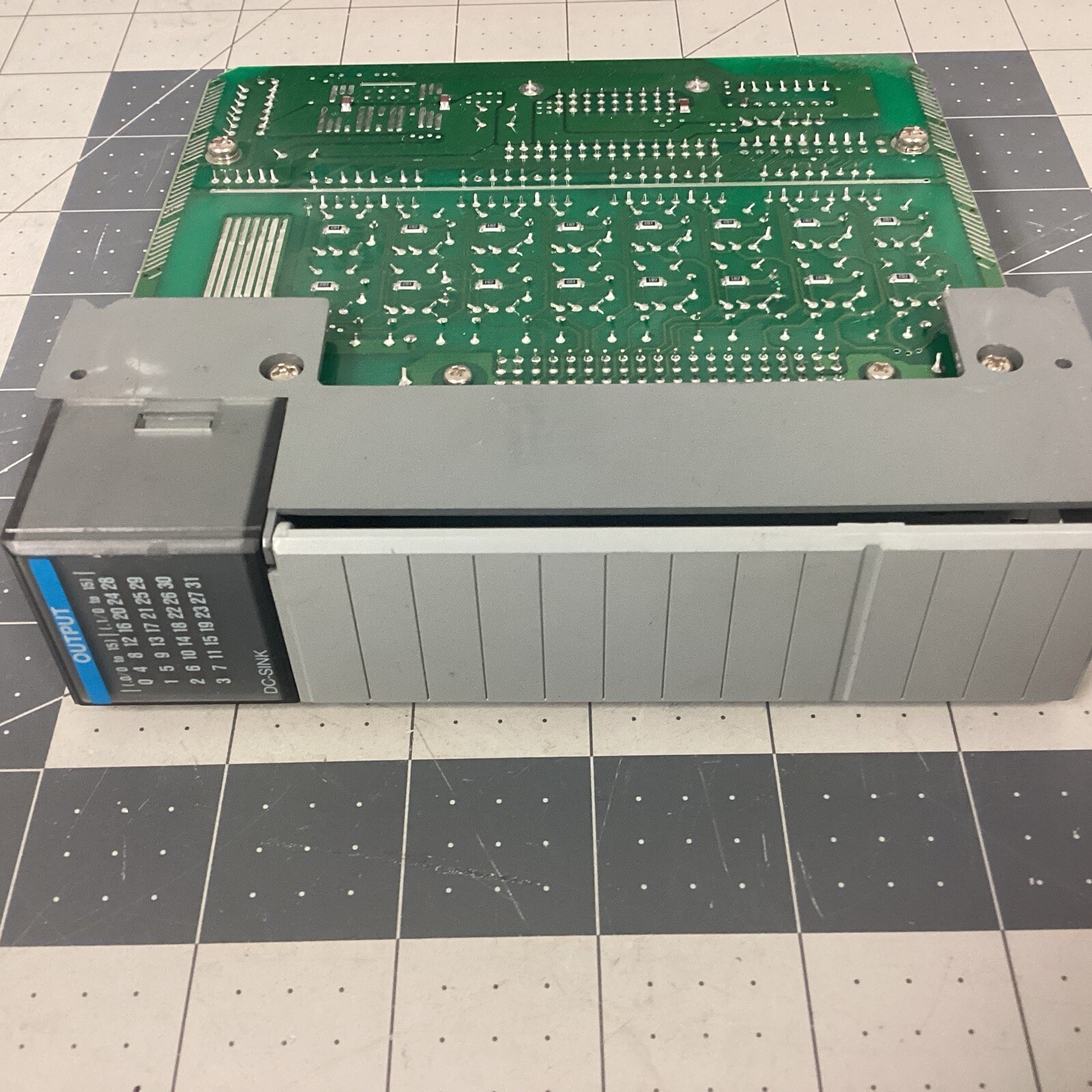 ALLEN BRADLEY 1746-0V32-C SLC500 Output Module (LQS19H)