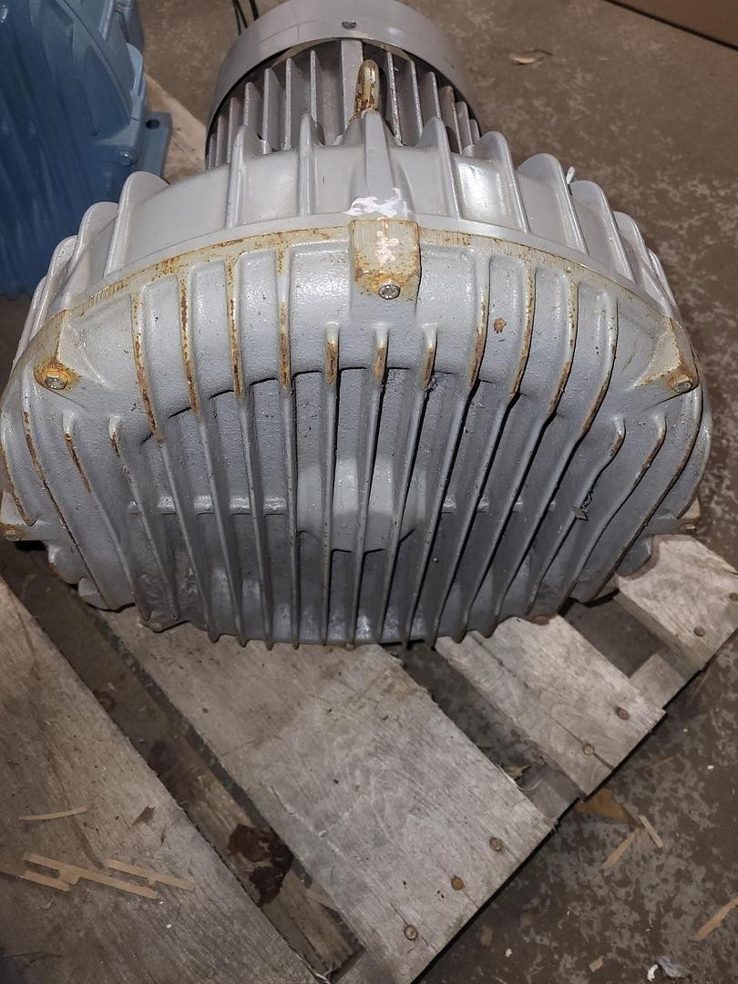 Fuji Electric regenerative blower VFC604A-7W 3PH 200-230 / 460v