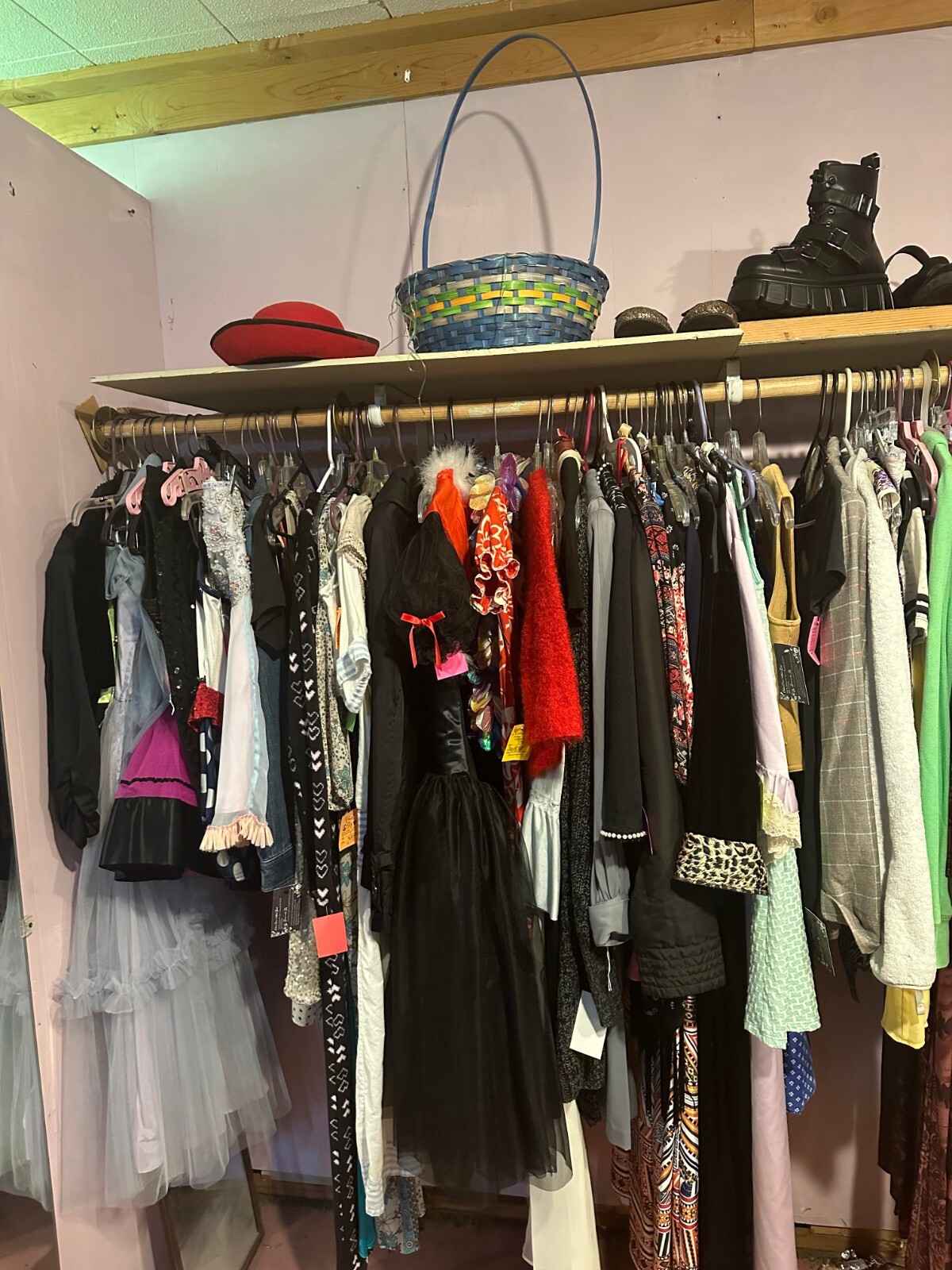 Wholesale lingerie. costume. vintage, shoes, jewelry, store business inventory+