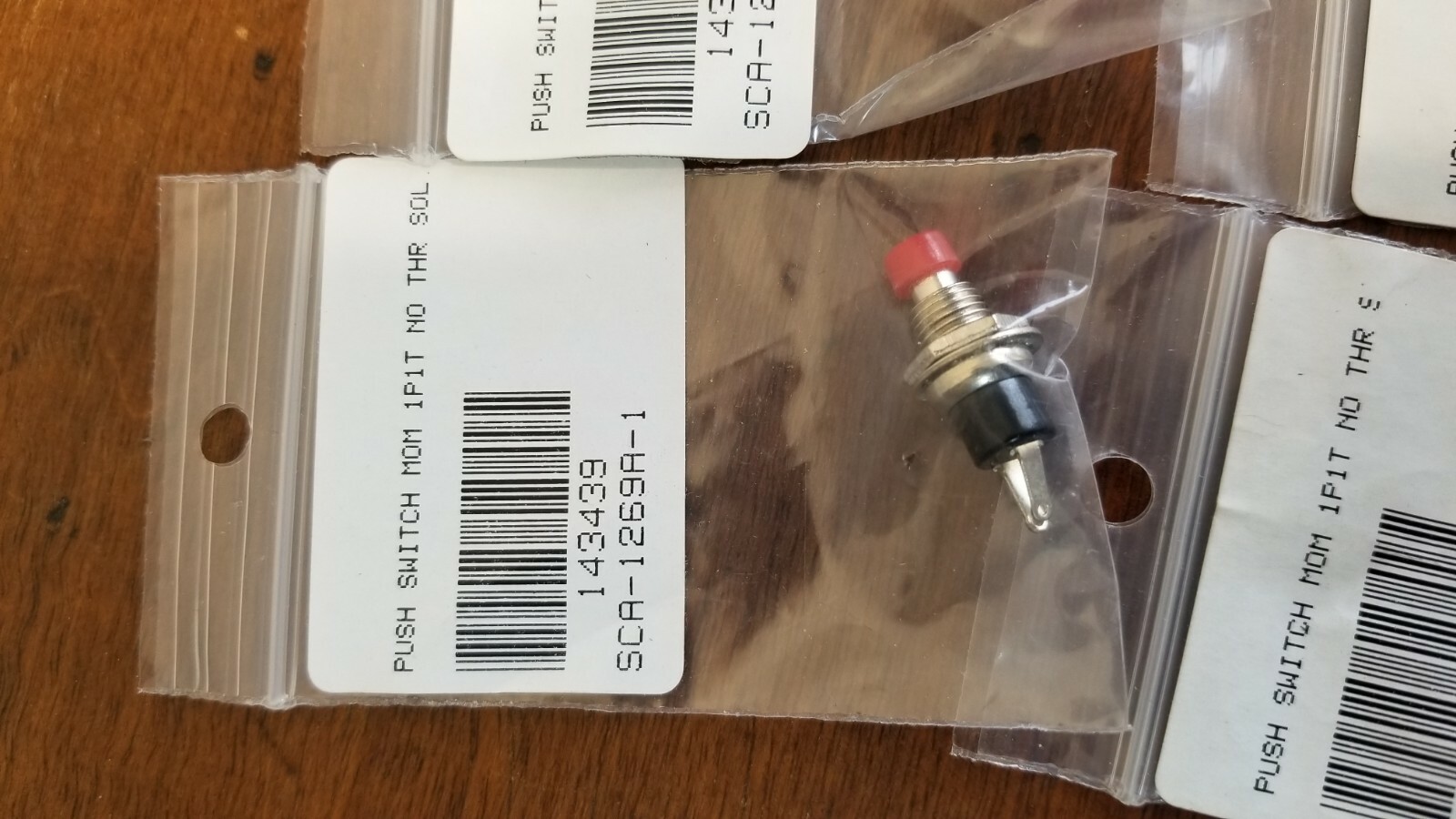 PUSH SWITCH MOM 1P1T NC THR SOL 7MM RED CAP – 10$ LOT OF 9 NEW