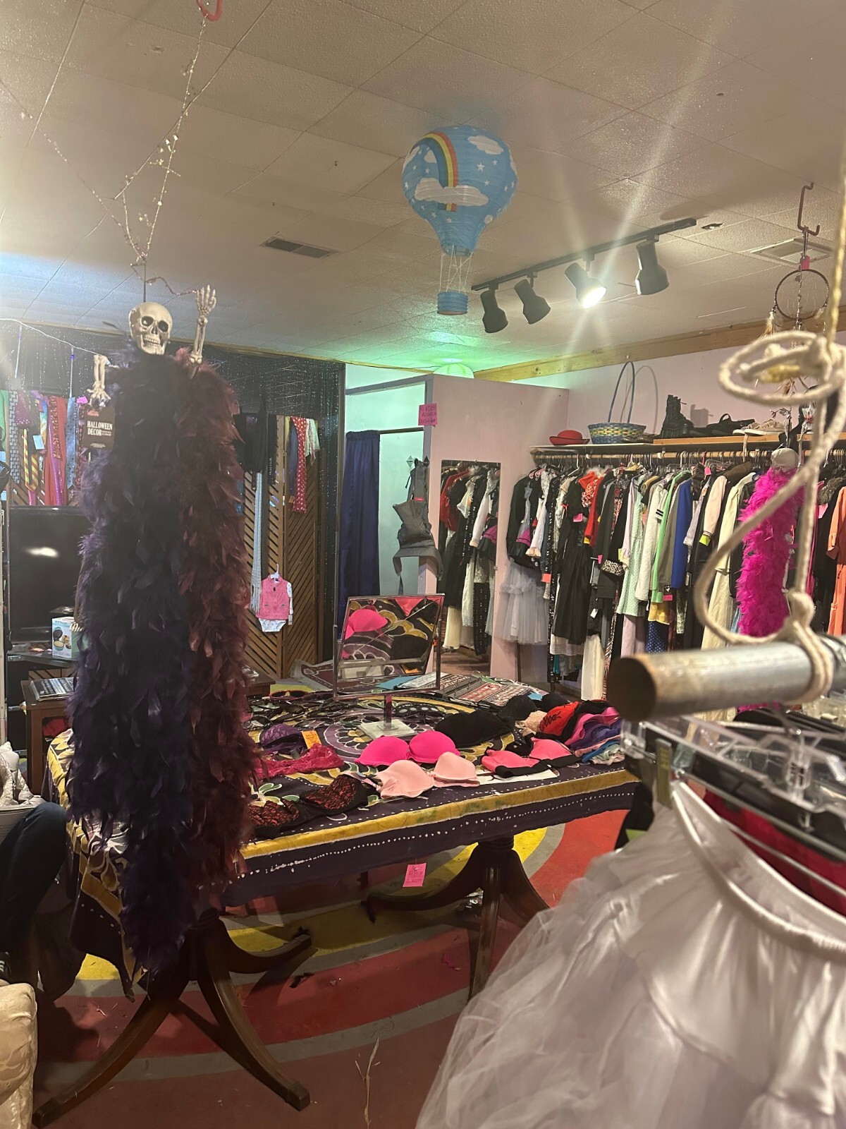 Wholesale lingerie. costume. vintage, shoes, jewelry, store business inventory+